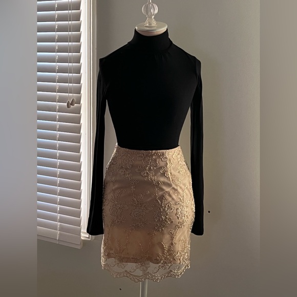 Womens small champagne color skirt, NWT! - Picture 3 of 5